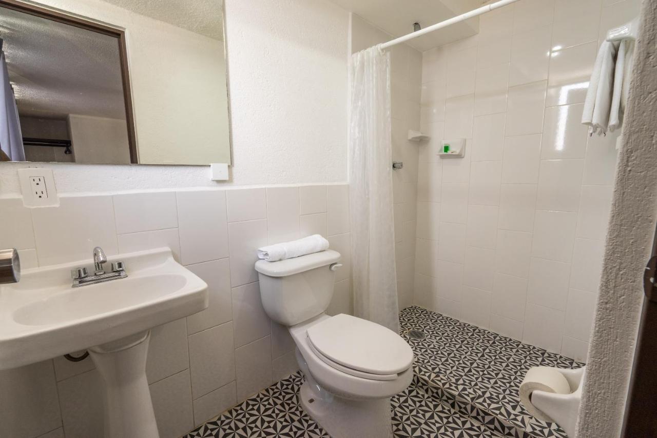 Hotel Delf-Inn Cuernavaca Bagian luar foto